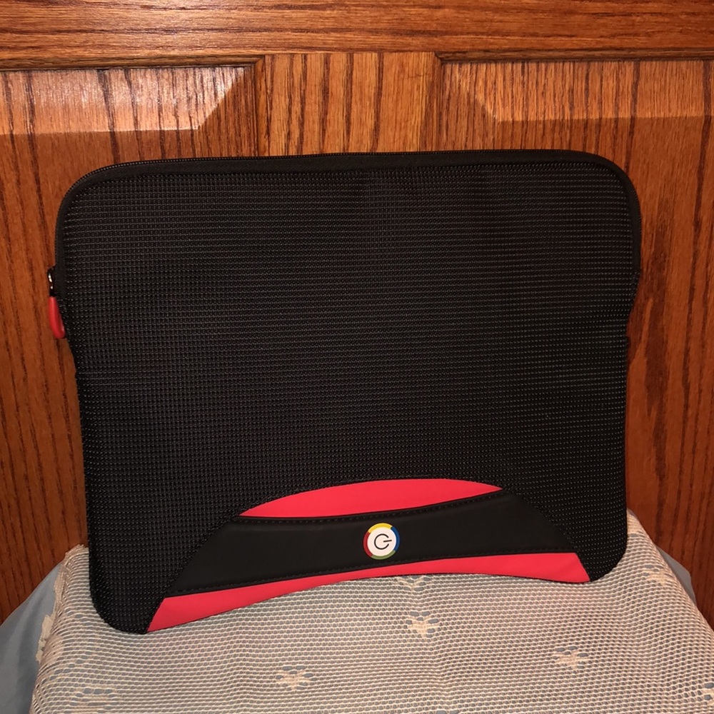 NEW LISTING! Laptop Case